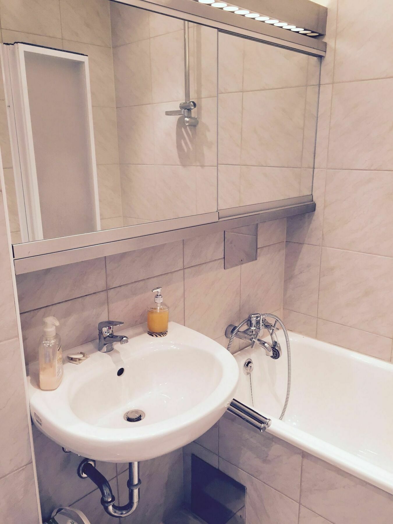 Affordable Studio Near City Center فيينا المظهر الخارجي الصورة